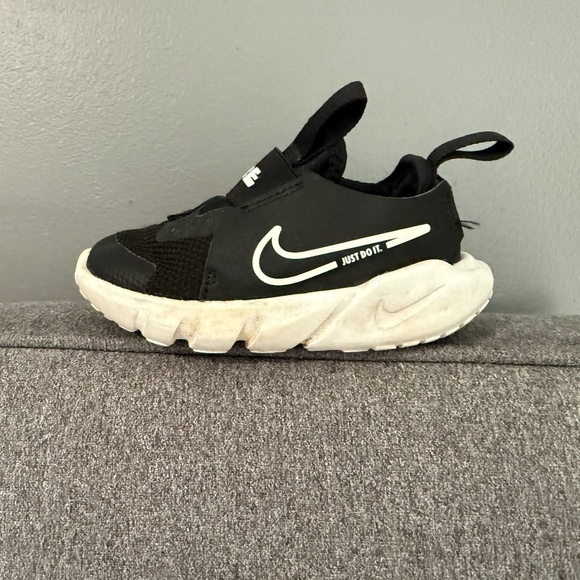 Toddle Nike slip on size 6 - Picture 1 of 3